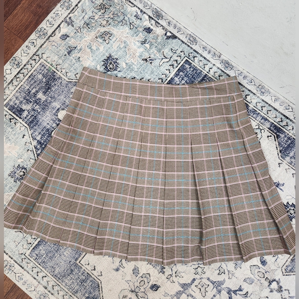 Aritzia Sunday Best Pleated Skirt - Picture 2 of 7